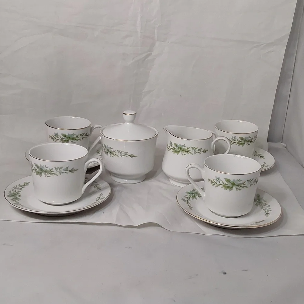 CREATIVE MANOR VINTAGE TEA SET FOR.‎ 4